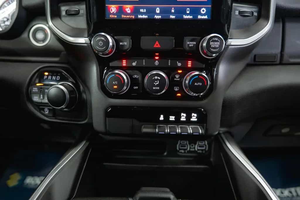 Dodge RAM 5.7 V8 HEMI 4x4 Offroad Night-Edition  LPG 07/2021-photo-29