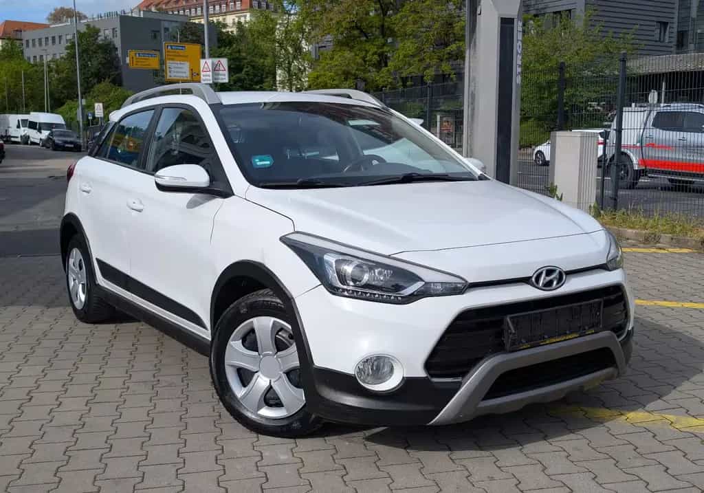 Hyundai i20 Active Blue Trend*2.Hand*Temp*PDC*Shz*TüvNeu 12/2016-photo-1