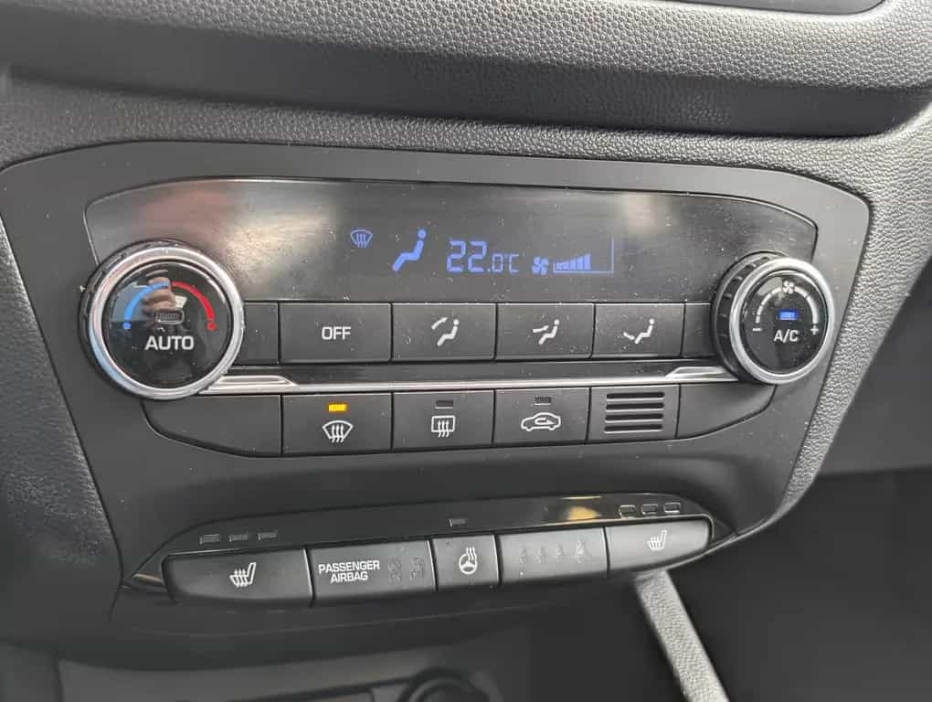 Hyundai i20 Active Blue Trend*2.Hand*Temp*PDC*Shz*TüvNeu 12/2016-photo-28