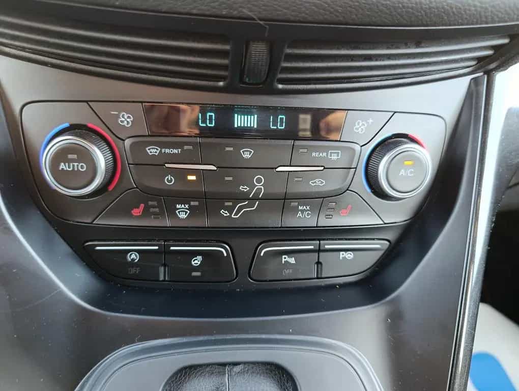 Ford Kuga ST-Line 4WD Alcantara Navi SHZ LHZ PDC 04/2019-photo-26