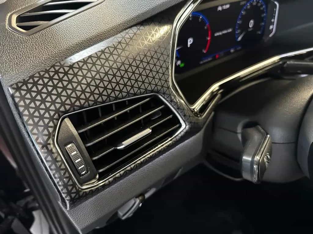 Volkswagen T-Cross Style 1.5  TSI DSG LED ACC *R-Line* 12/2021-photo-34
