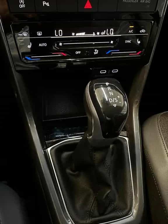 Volkswagen T-Cross Style 1.5  TSI DSG LED ACC *R-Line* 12/2021-photo-35