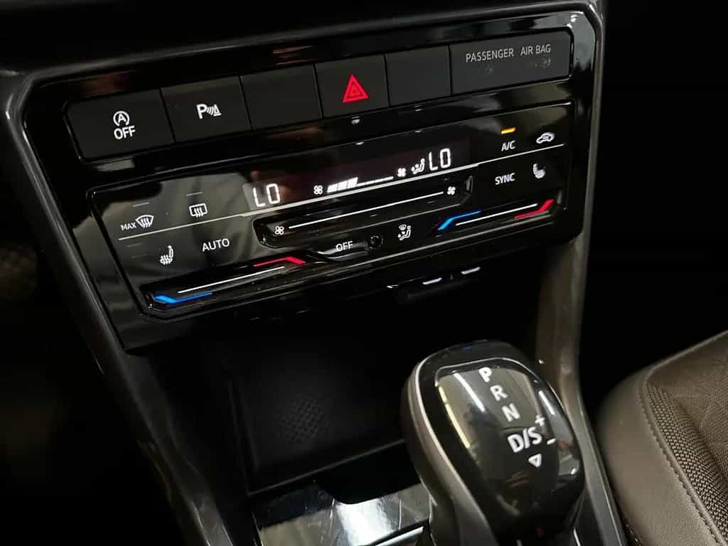 Volkswagen T-Cross Style 1.5  TSI DSG LED ACC *R-Line* 12/2021-photo-38