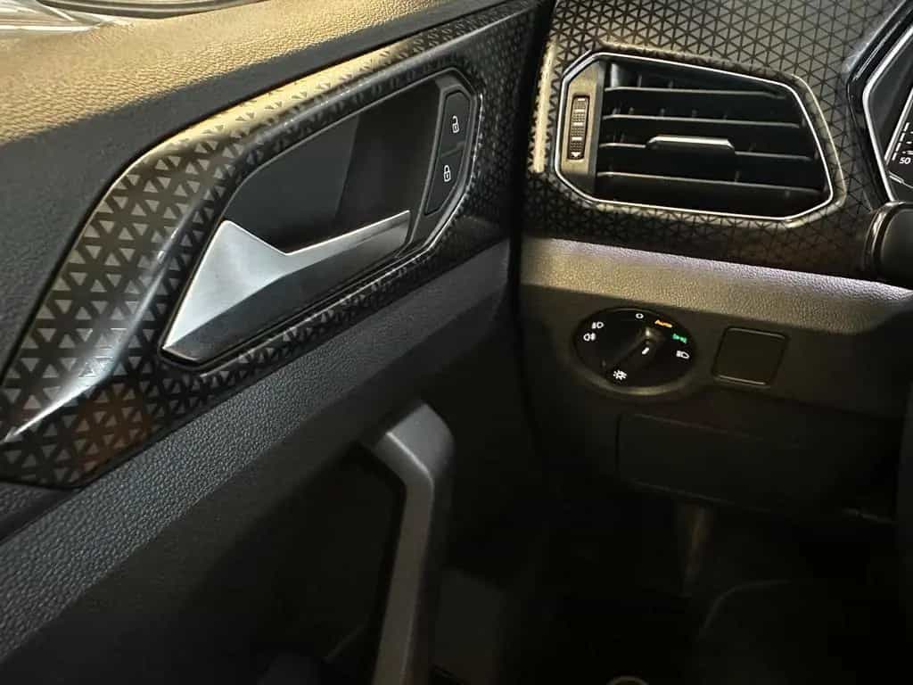 Volkswagen T-Cross Style 1.5  TSI DSG LED ACC *R-Line* 12/2021-photo-39