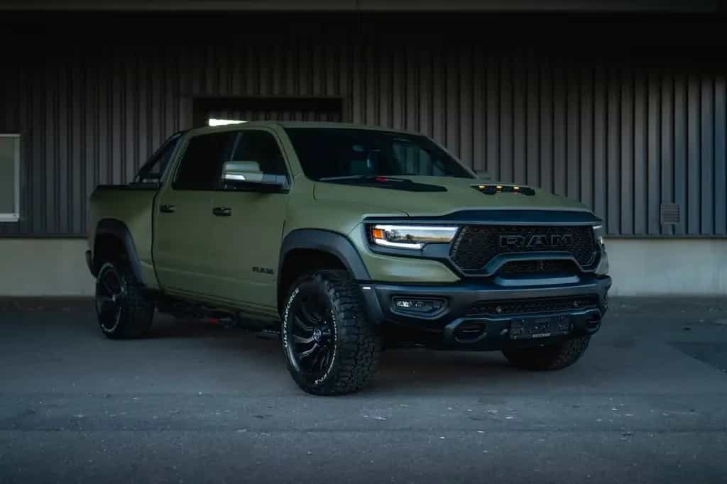 Dodge RAM 5.7 V8 HEMI 4x4 LARAMIE OFFROAD TRX Styling 10/2024-photo-3