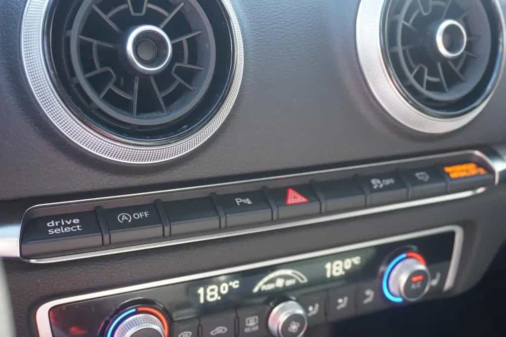 Audi A3 Sportback 30 1.0 TFSI Navi Sitzheizung DAB PD 10/2019-photo-17