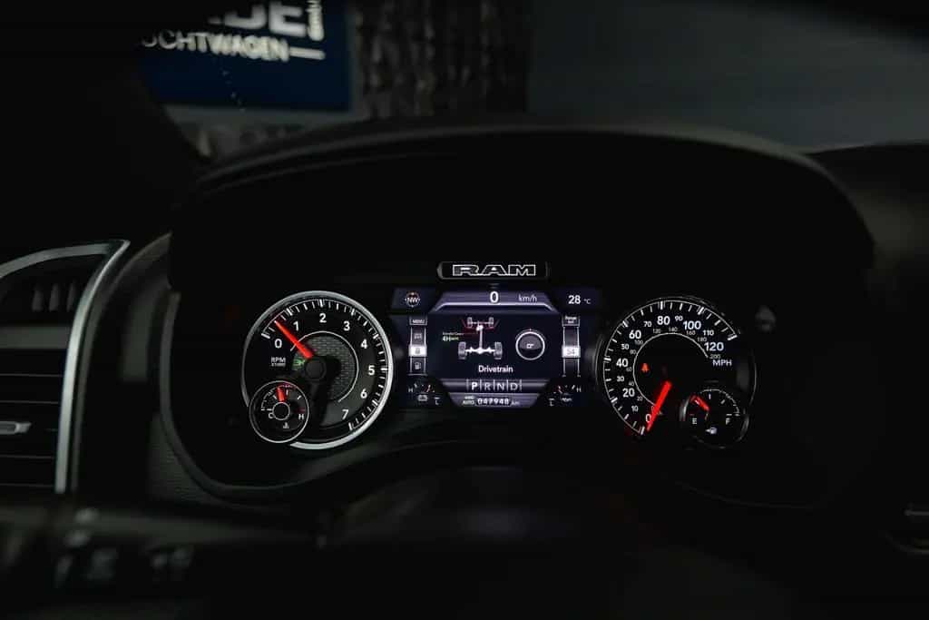 Dodge RAM 5.7 V8 HEMI 4x4 OFFROAD Night-Paket *LED*19% 11/2021-photo-32