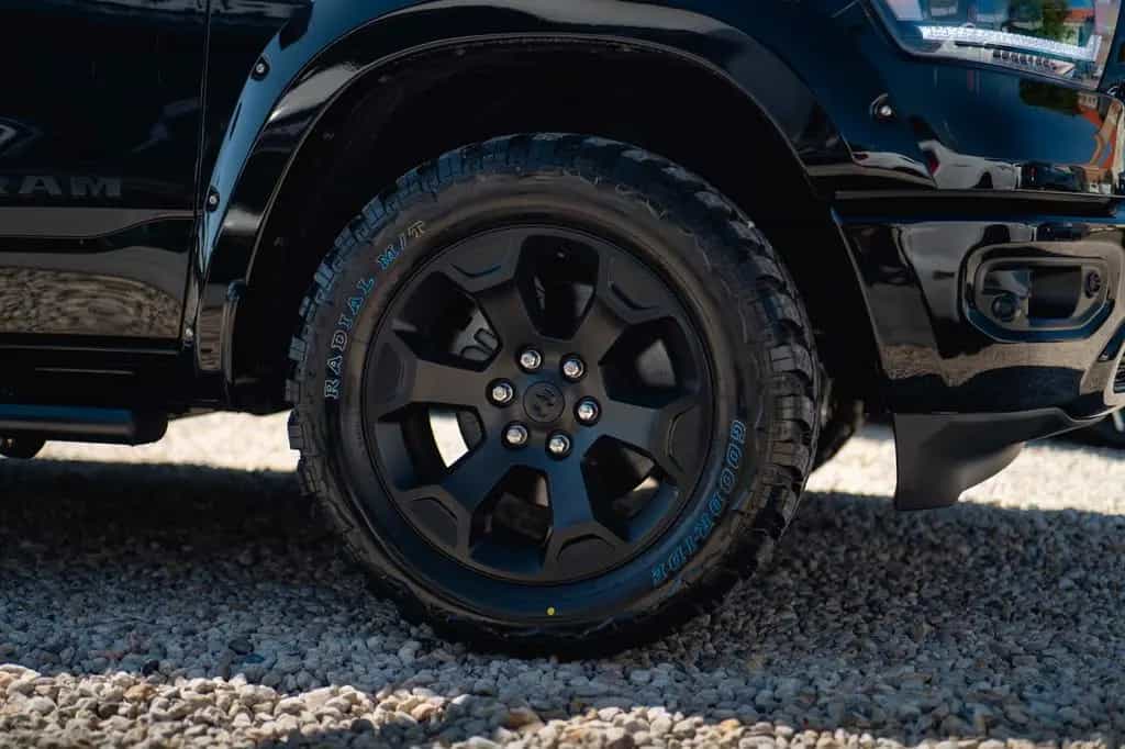 Dodge RAM 5.7 V8 HEMI 4x4 OFFROAD Night-Paket *LED*19% 11/2021-photo-4