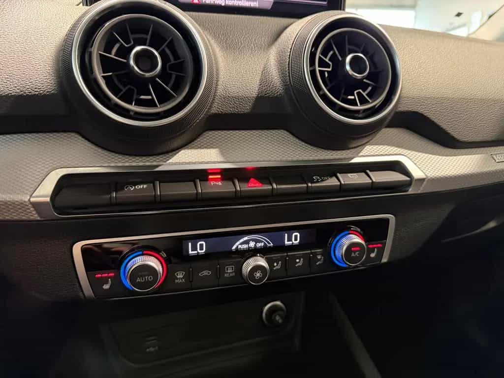 Audi Q2 35 TFSI advanced ACC LED PDC CarPlay 08/2023-photo-39