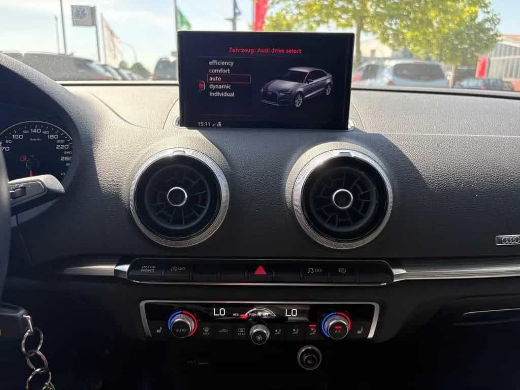 Audi A3 35 TFSI S tronic sport DSG Garantie Navi Klim 03/2019-photo-25