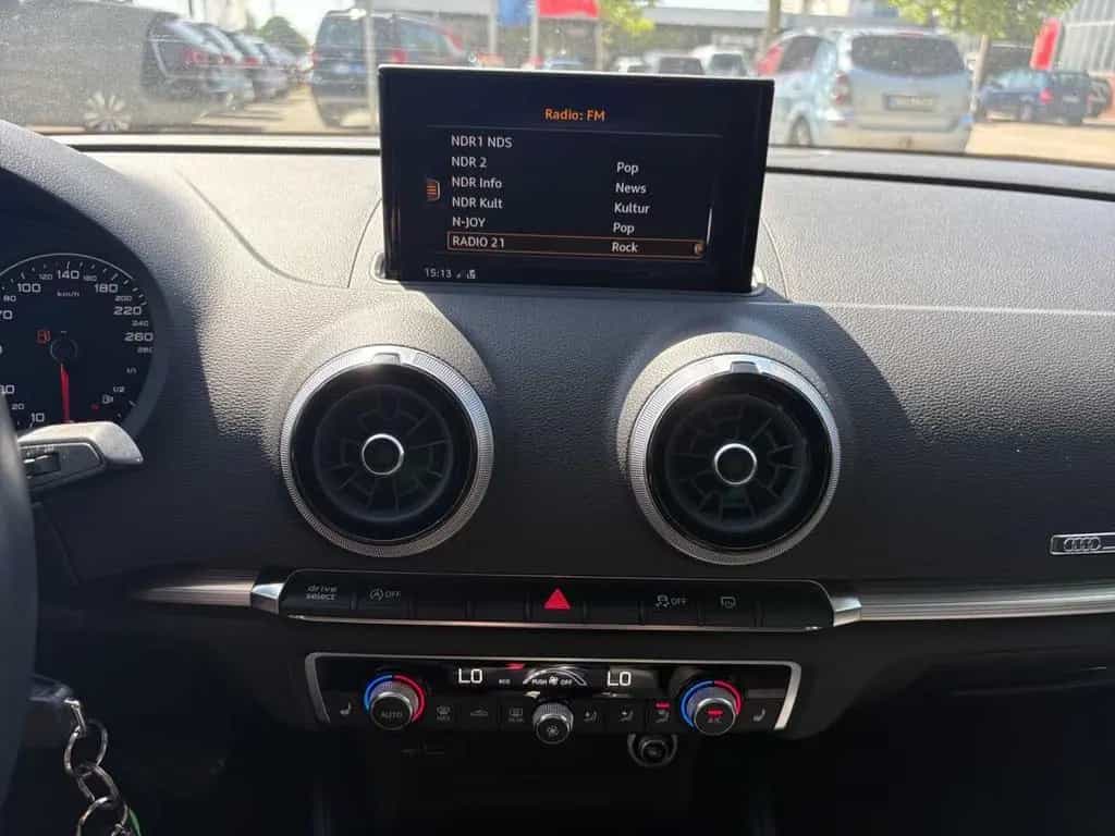 Audi A3 35 TFSI S tronic sport DSG Garantie Navi Klim 03/2019-photo-32