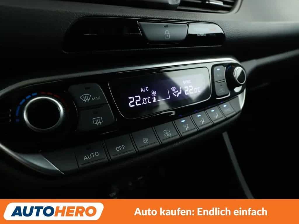 Hyundai i30 1.4 TGDI YES! Plus*NAV*LED*TEMPO*CAM*PDC*AHK 06/2019-photo-22