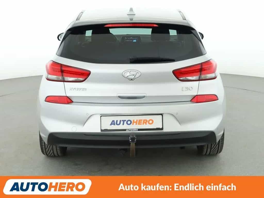 Hyundai i30 1.4 TGDI YES! Plus*NAV*LED*TEMPO*CAM*PDC*AHK 06/2019-photo-4