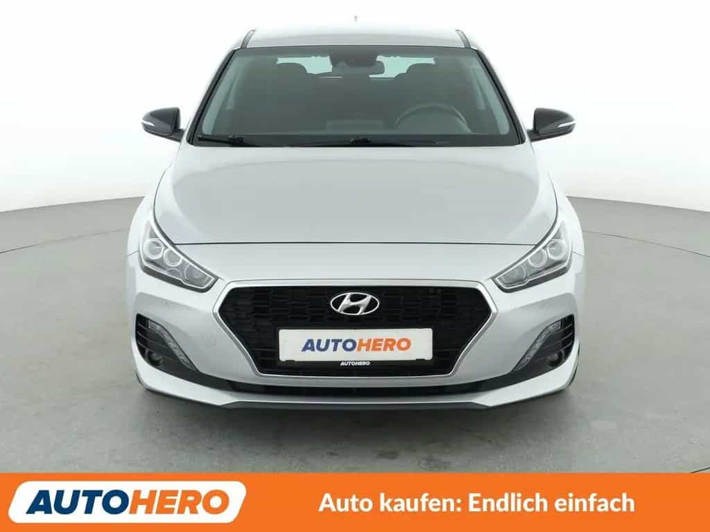Hyundai i30 1.4 TGDI YES! Plus*NAV*LED*TEMPO*CAM*PDC*AHK 06/2019-photo-8
