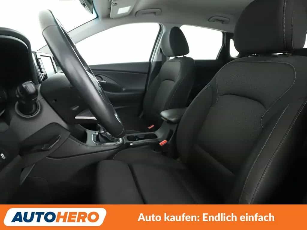 Hyundai i30 1.4 TGDI YES! Plus*NAV*LED*TEMPO*CAM*PDC*AHK 06/2019-photo-9