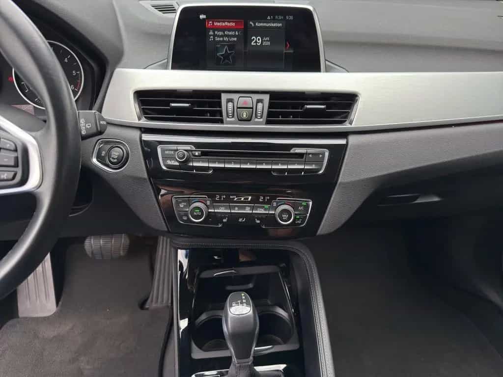 BMW X1 18 d sDrive Sport Line AHK+NAVI+LED 08/2018-photo-11