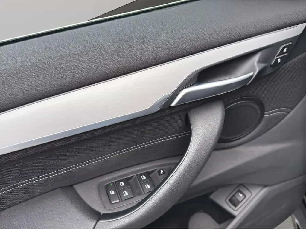 BMW X1 18 d sDrive Sport Line AHK+NAVI+LED 08/2018-photo-12