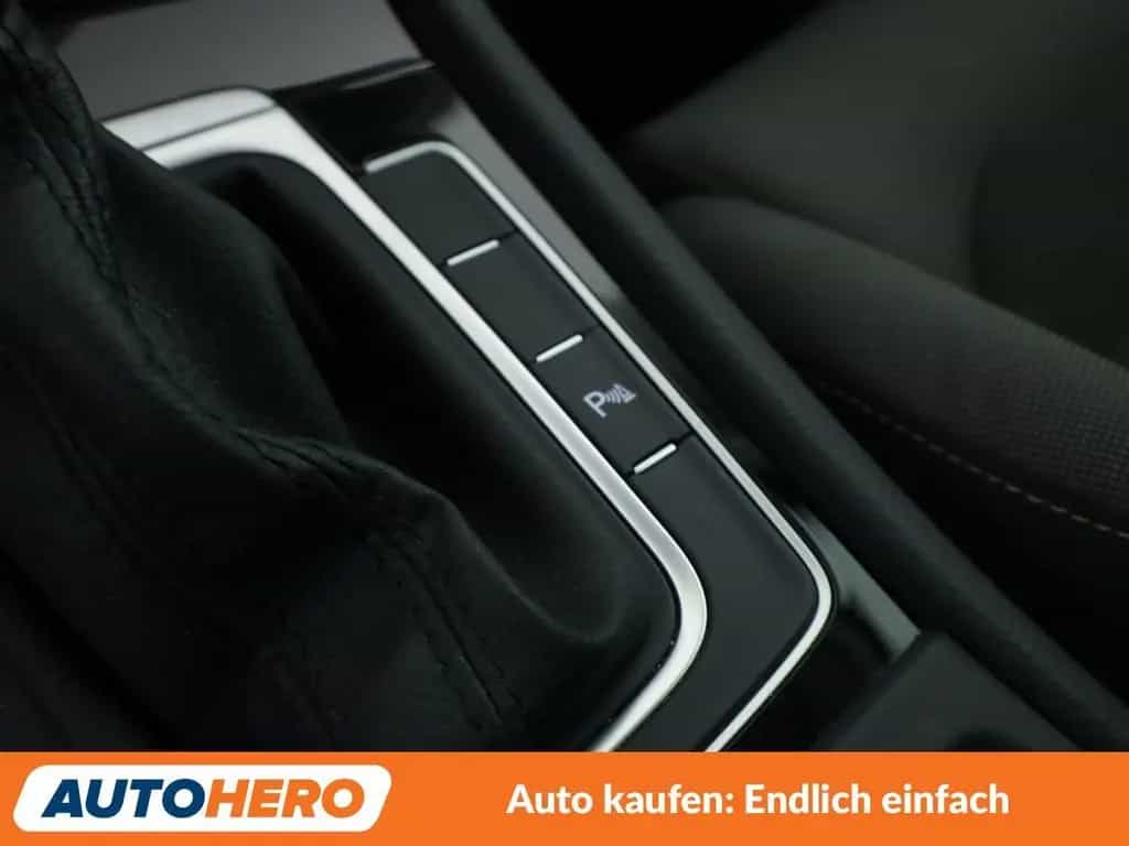Volkswagen Golf VII 1.5 TSI ACT Highline BMT Aut.*NAVI*LED* 12/2019-photo-25