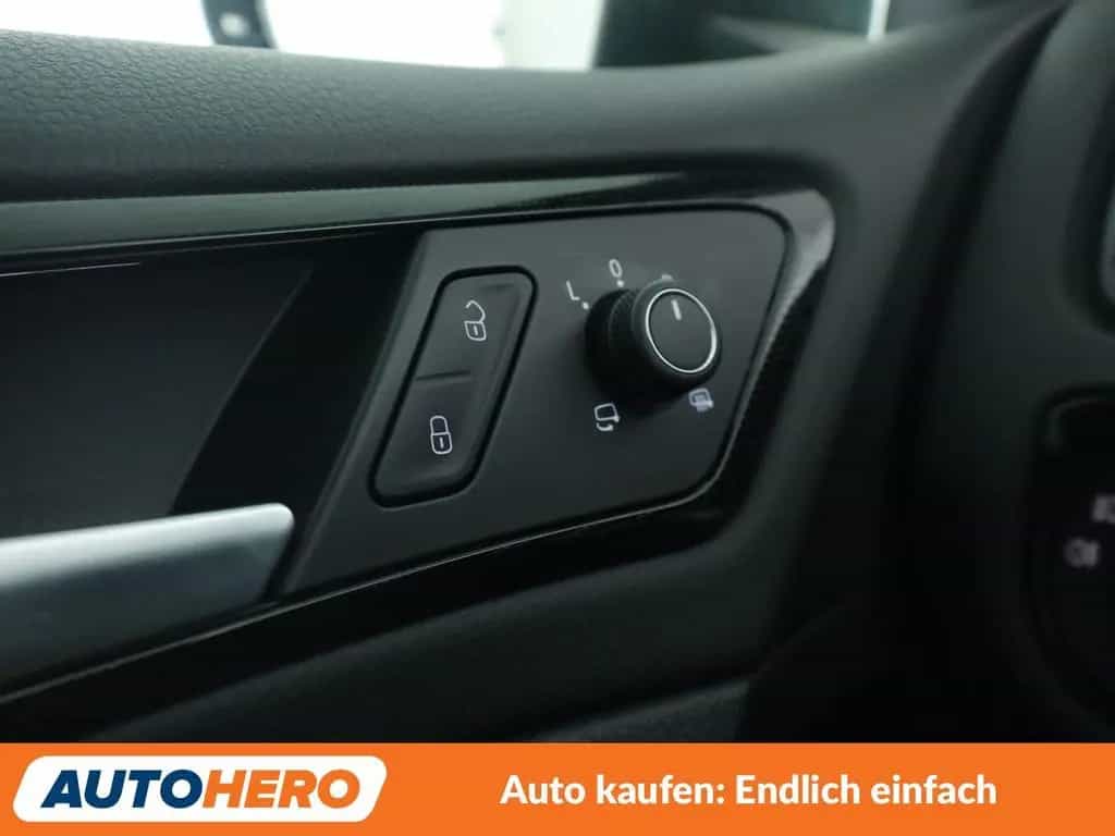 Volkswagen Golf VII 1.5 TSI ACT Highline BMT Aut.*NAVI*LED* 12/2019-photo-28