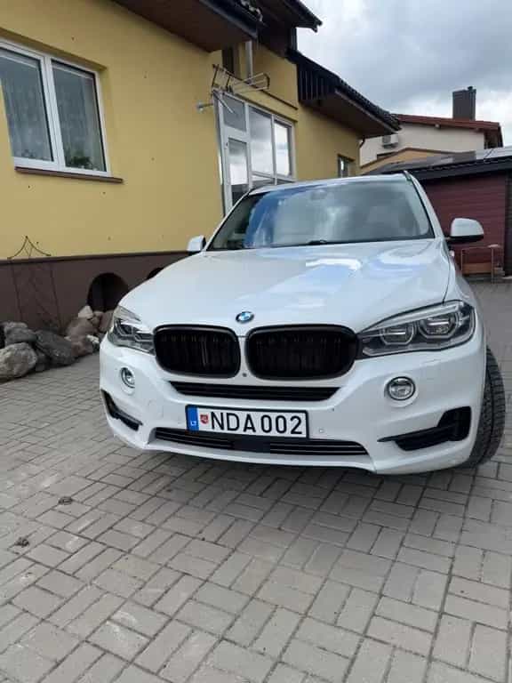 BMW X5 xDrive50i - 03/2014-photo-1