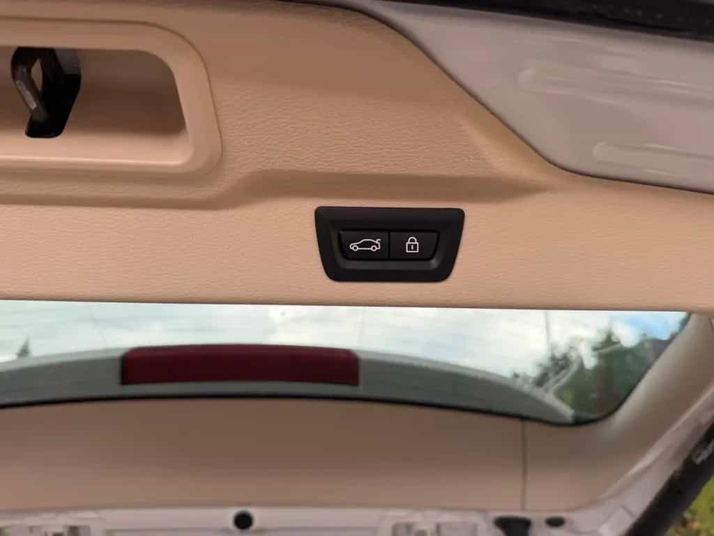 BMW X5 xDrive50i - 03/2014-photo-13