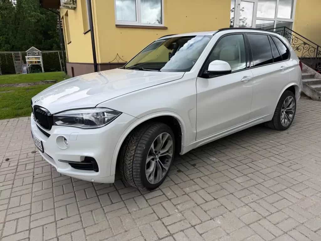 BMW X5 xDrive50i - 03/2014-photo-3