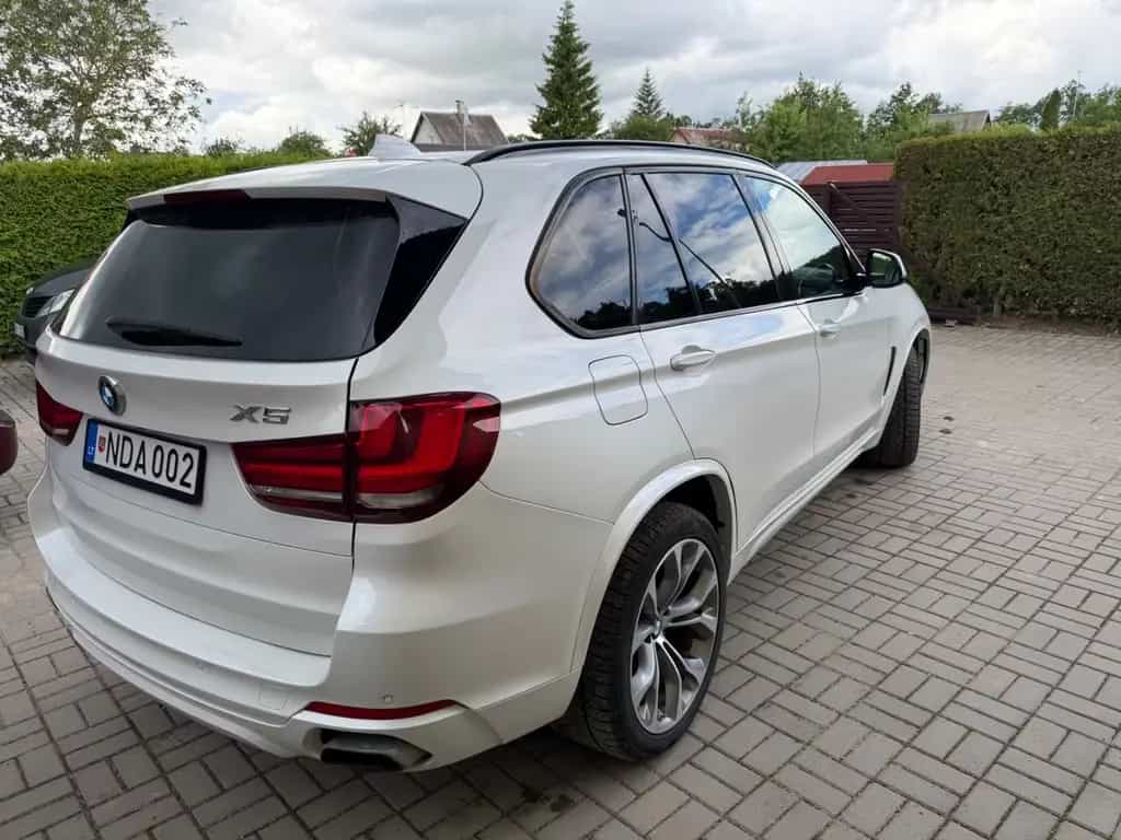 BMW X5 xDrive50i - 03/2014-photo-4