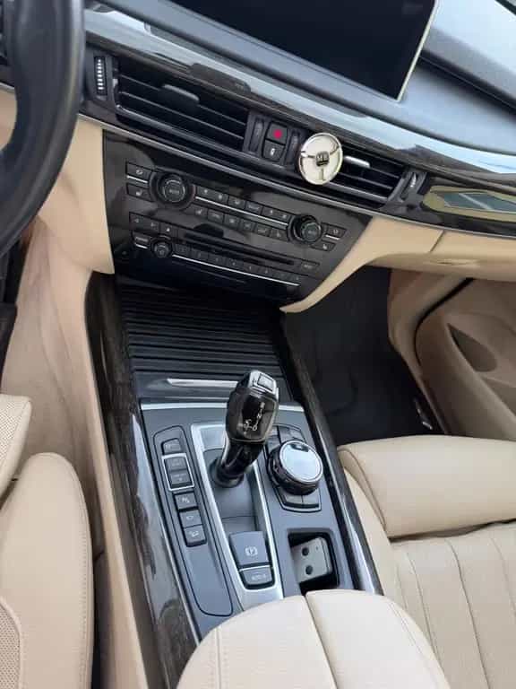 BMW X5 xDrive50i - 03/2014-photo-7