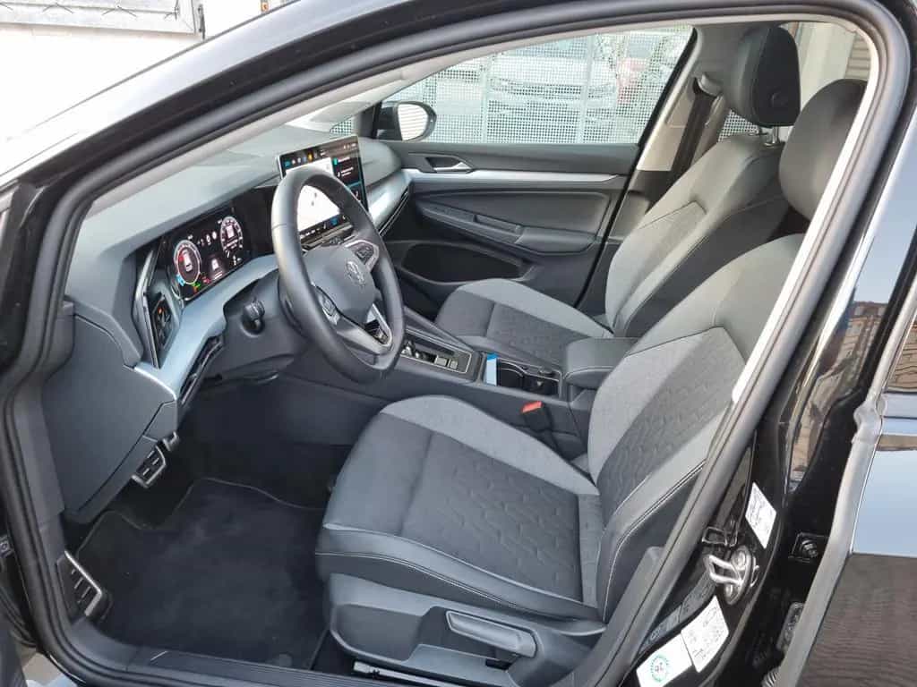 Volkswagen Golf VIII 1.5 eTSI DSG Goal AHK PANOD."HARMAN KA 11/2025-photo-11