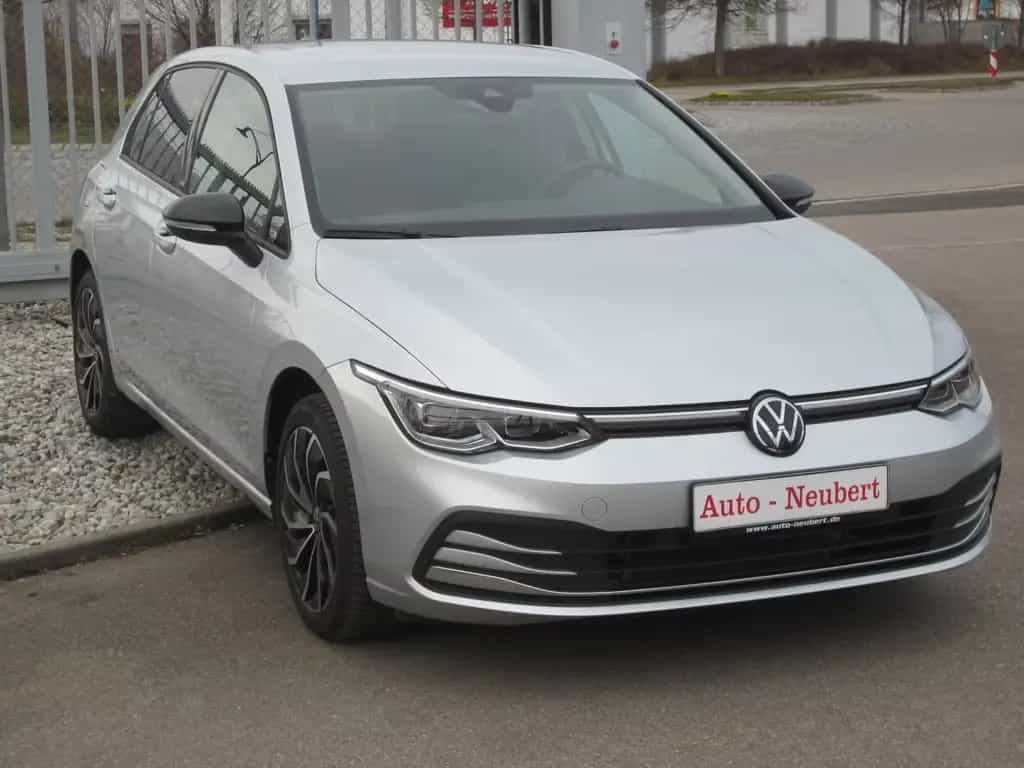 Volkswagen Golf VIII Move eTSI 09/2023-photo-1