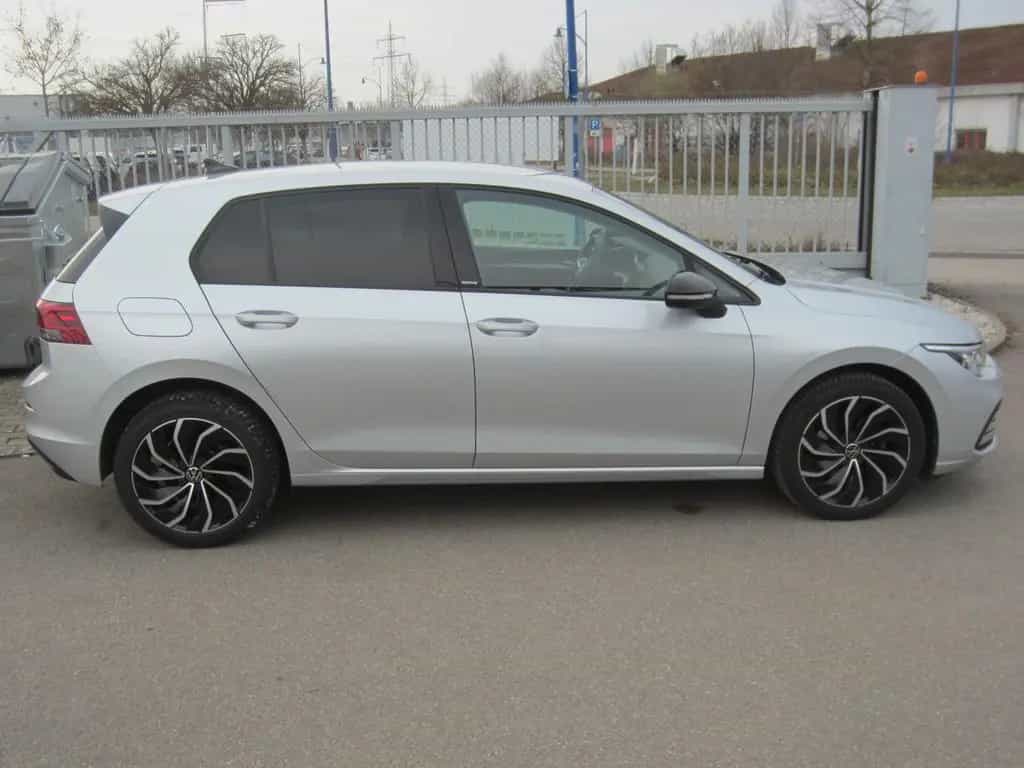 Volkswagen Golf VIII Move eTSI 09/2023-photo-10