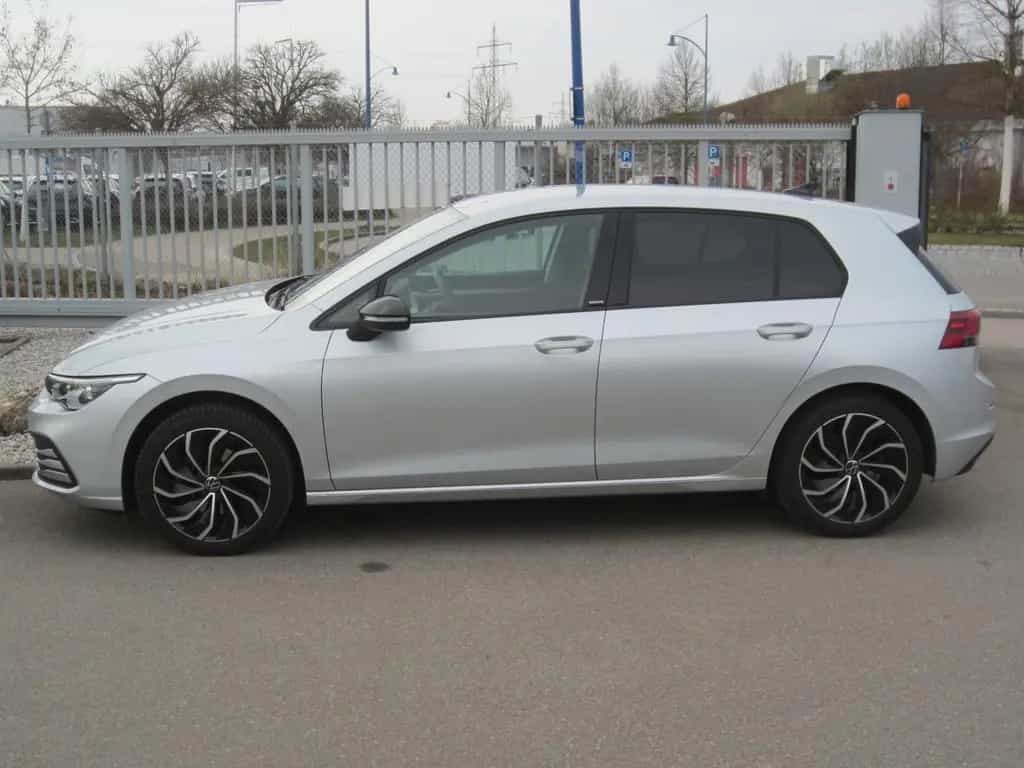 Volkswagen Golf VIII Move eTSI 09/2023-photo-11