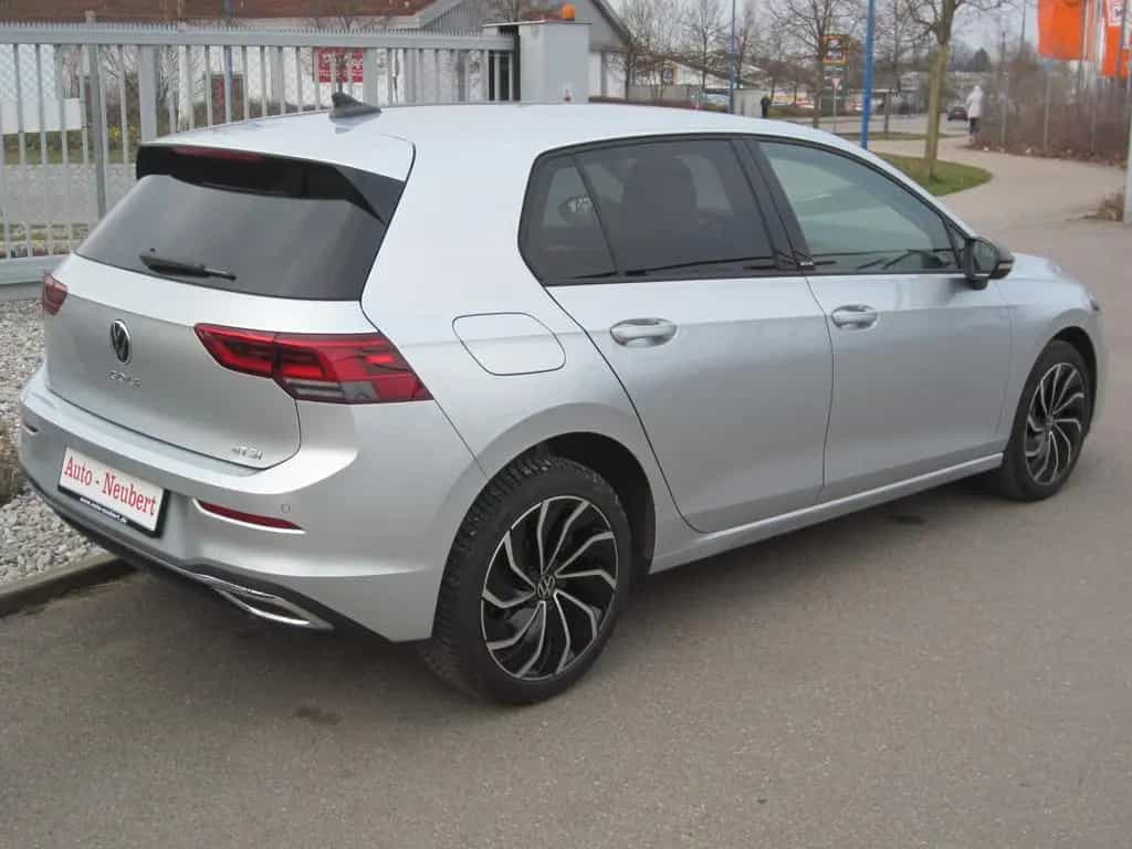 Volkswagen Golf VIII Move eTSI 09/2023-photo-17