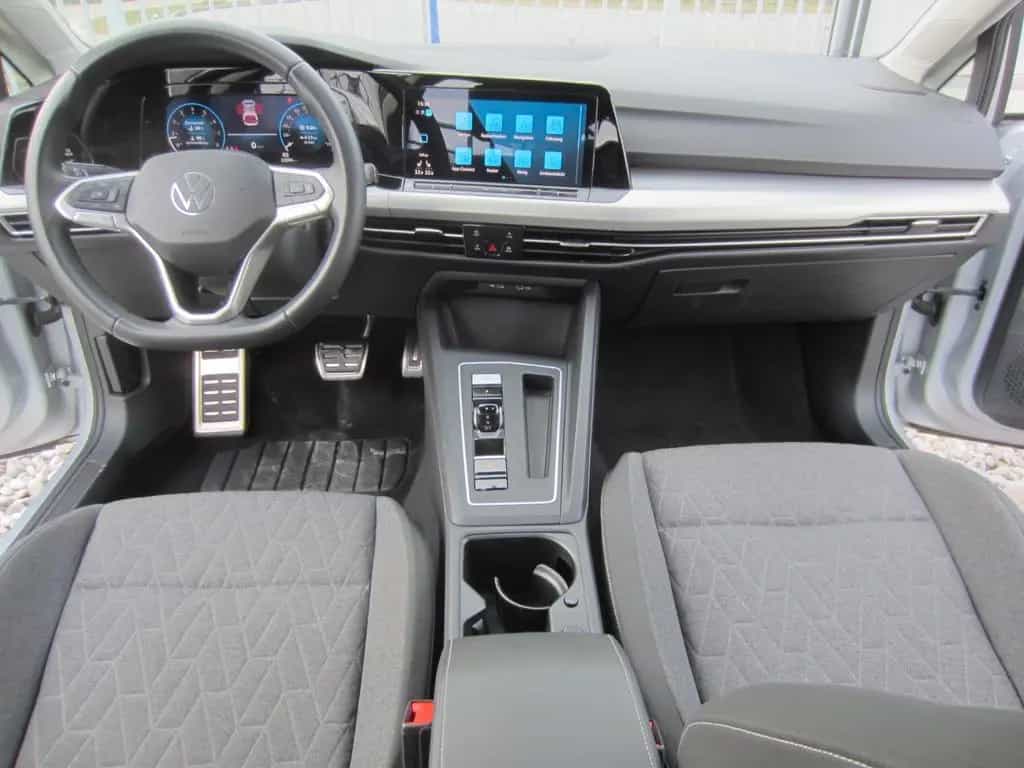 Volkswagen Golf VIII Move eTSI 09/2023-photo-2