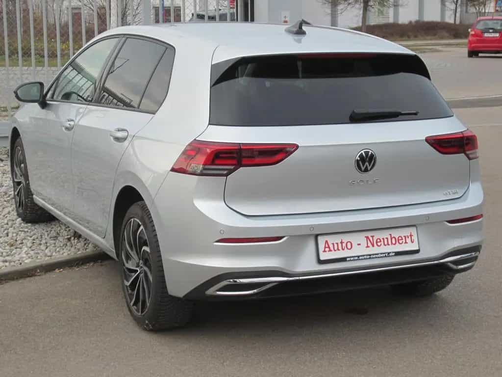 Volkswagen Golf VIII Move eTSI 09/2023-photo-3