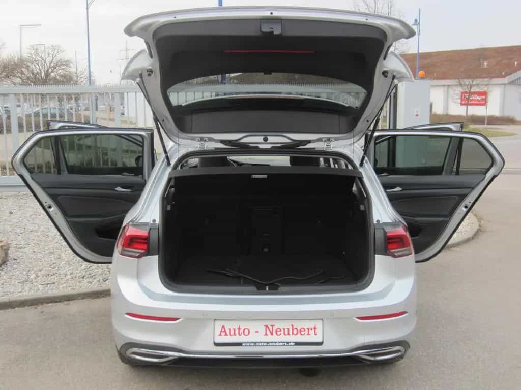 Volkswagen Golf VIII Move eTSI 09/2023-photo-9