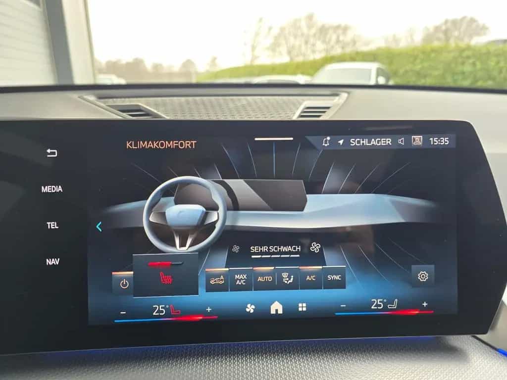 BMW X1 18i sDrive M Sport*Pano,RFK,ACC,H&K,el-Sitze 07/2024-photo-39