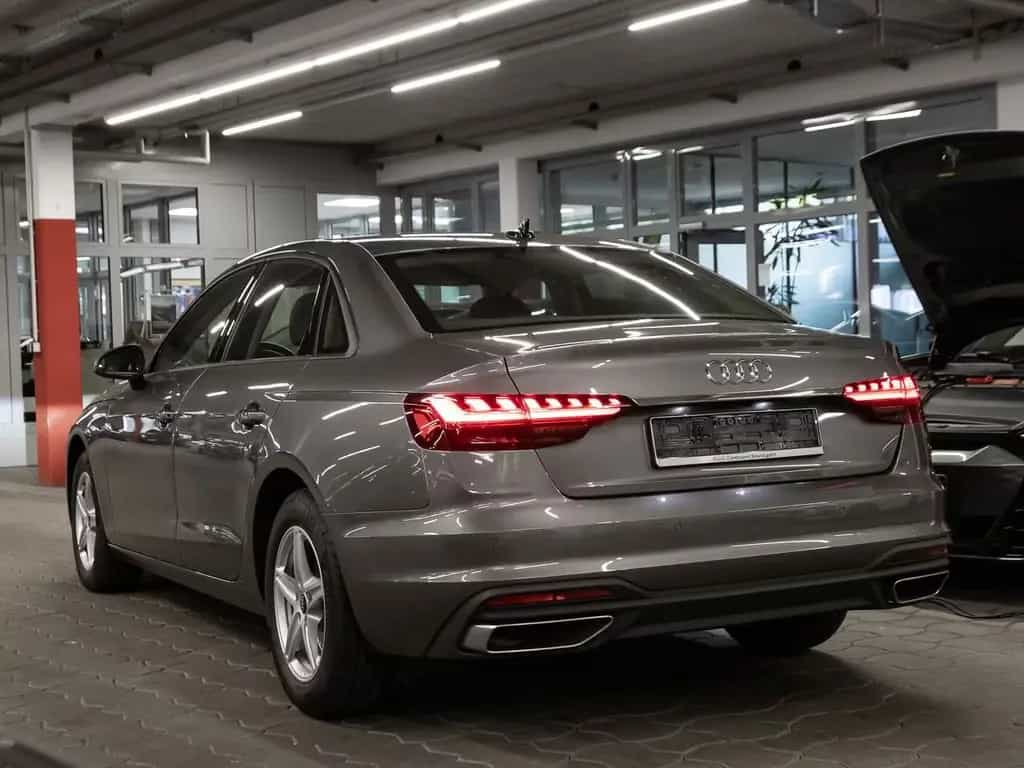 Audi A4 Limousine 35 TFSI Matrix Leder connect PDC+ 06/2022-photo-4