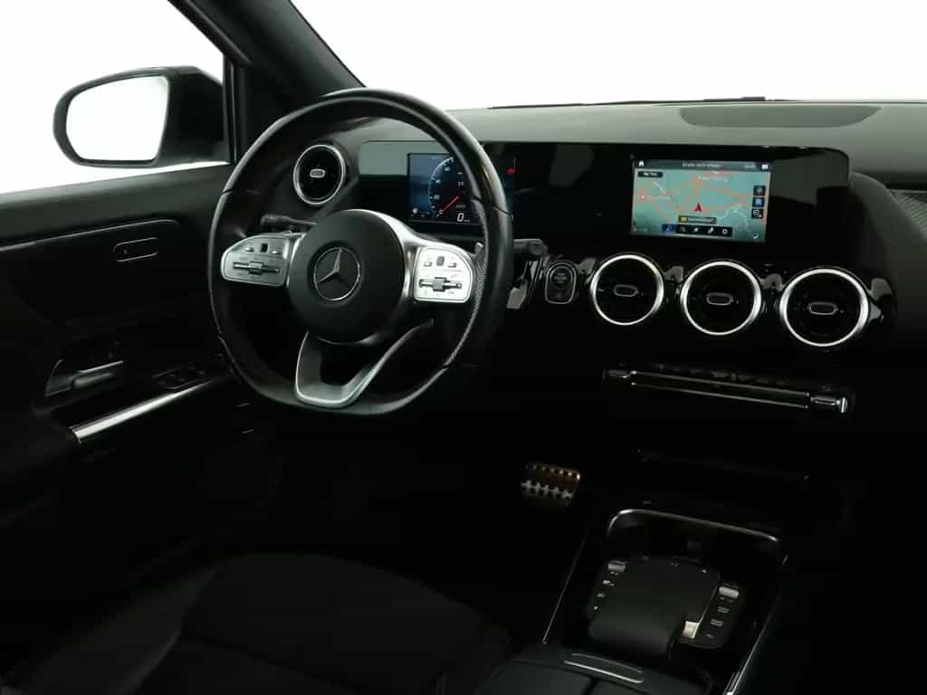 Mercedes-Benz GLA 200 *AMG*LED*PDC*Kam*Panorama*Night*Keyless* 04/2021-photo-9