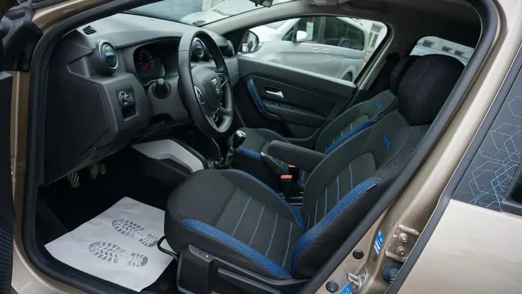 Dacia Duster II Celebration*AHK*360° Kamera*Kessy*SHZ* 12/2020-photo-13