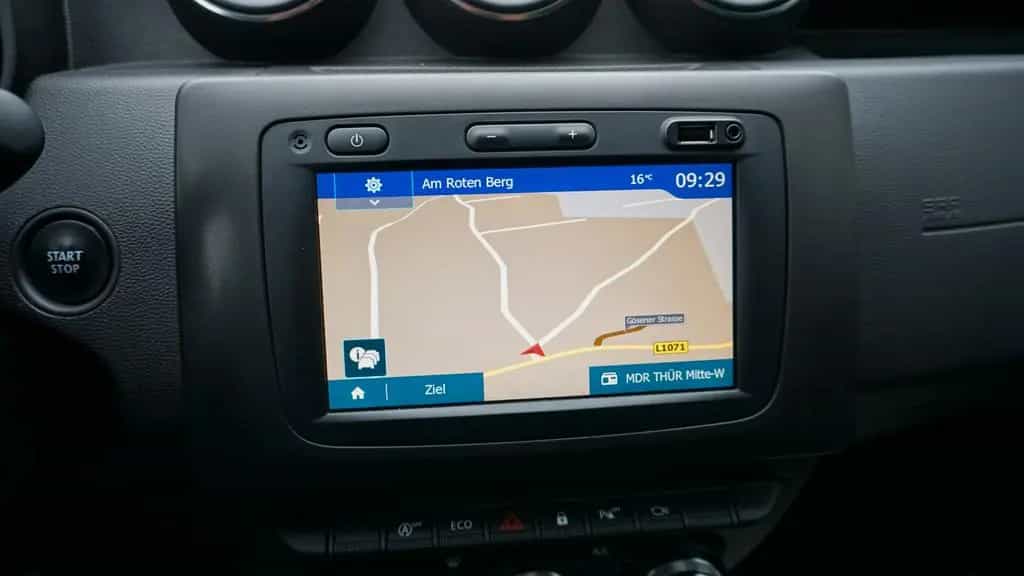 Dacia Duster II Celebration*AHK*360° Kamera*Kessy*SHZ* 12/2020-photo-21