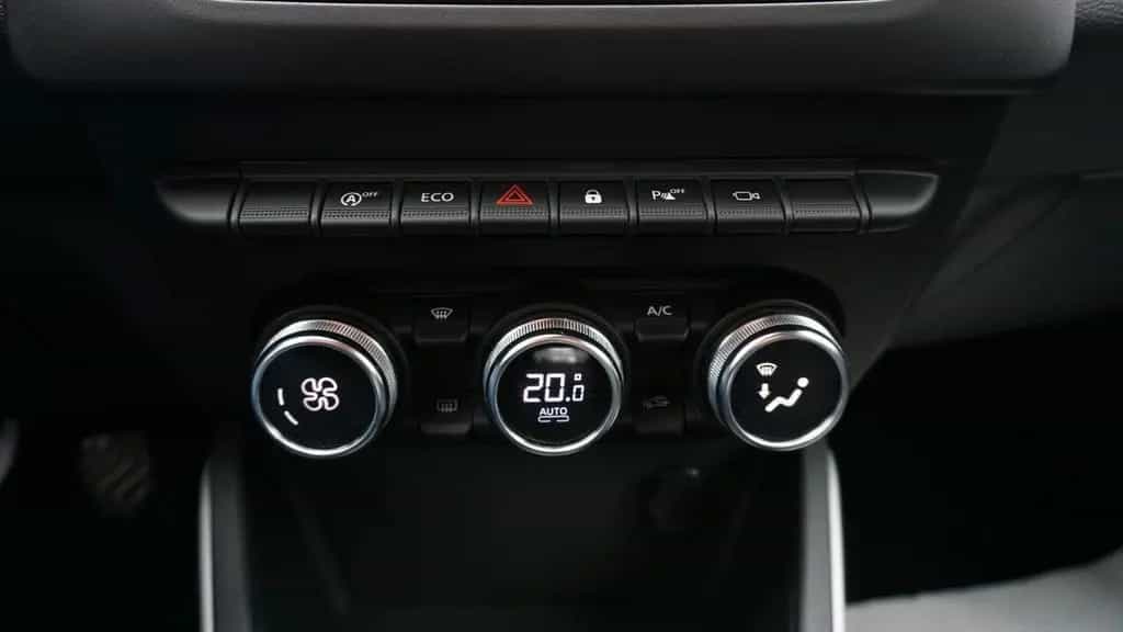 Dacia Duster II Celebration*AHK*360° Kamera*Kessy*SHZ* 12/2020-photo-23