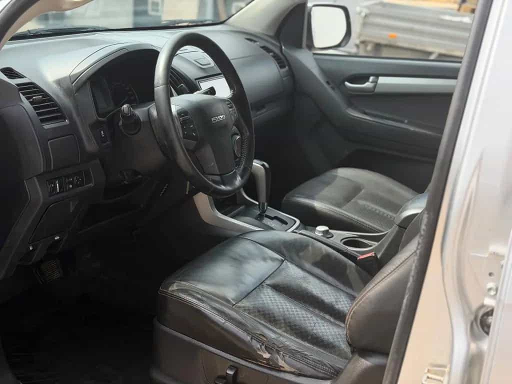 Isuzu D-Max Double Cab 4WD Premium 05/2015-photo-5