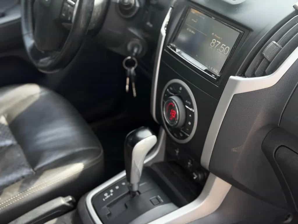 Isuzu D-Max Double Cab 4WD Premium 05/2015-photo-9