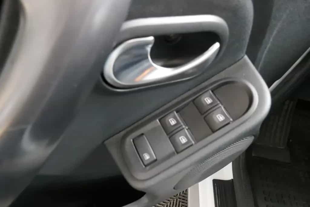 Dacia Duster I Prestige 4x2 Navi*KAMERA*LEDER*PDC*AHK* 12/2017-photo-42