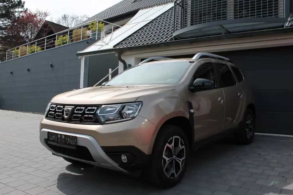Dacia Duster II Celepration 150 PS Leder Nav AHK 05/2021-photo-0