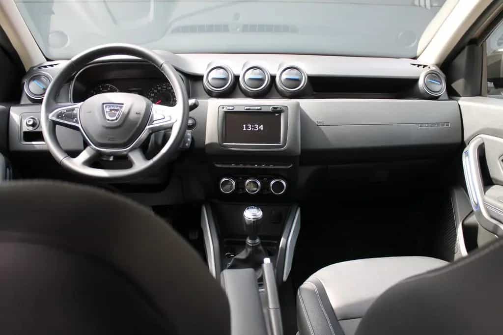Dacia Duster II Celepration 150 PS Leder Nav AHK 05/2021-photo-10