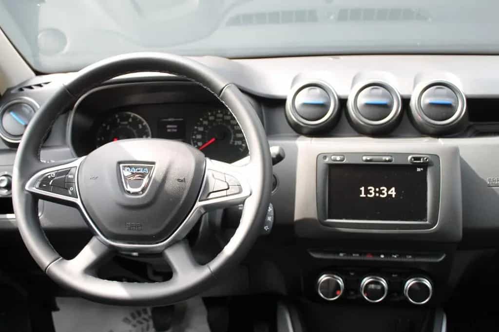 Dacia Duster II Celepration 150 PS Leder Nav AHK 05/2021-photo-11