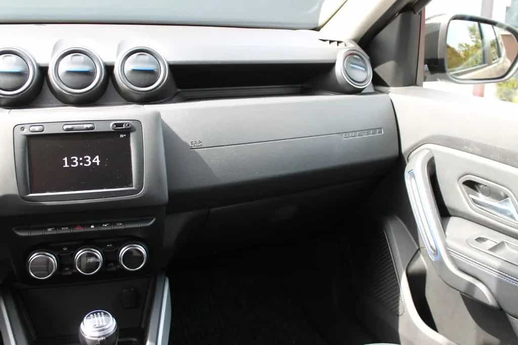 Dacia Duster II Celepration 150 PS Leder Nav AHK 05/2021-photo-12