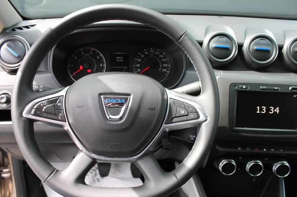 Dacia Duster II Celepration 150 PS Leder Nav AHK 05/2021-photo-14
